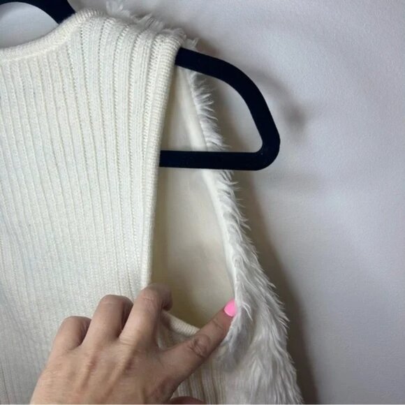 SEDUCTIONS size S white faux fur front vest - Picture 7 of 9